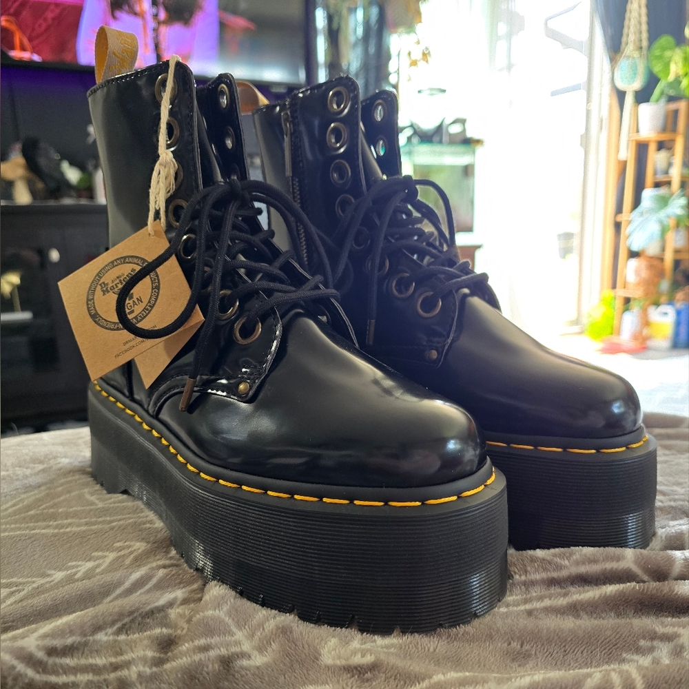 Doc Martens Vegan Jadon Max Boots New Size 8 W